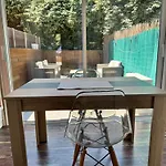 Cosy Avec Grande Terrasse Proche Et