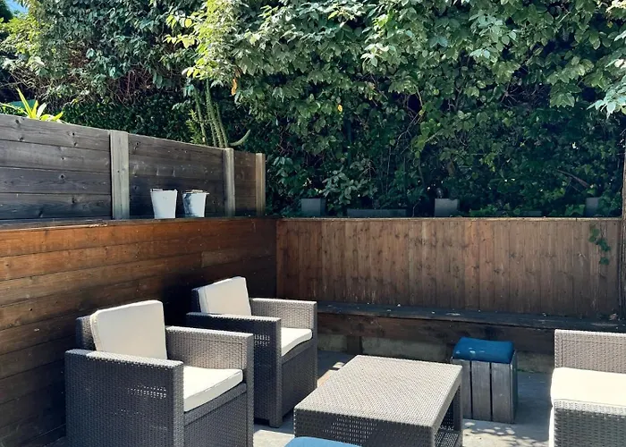 Cosy Avec Grande Terrasse Proche Et Lägenhet Sainte-Maxime