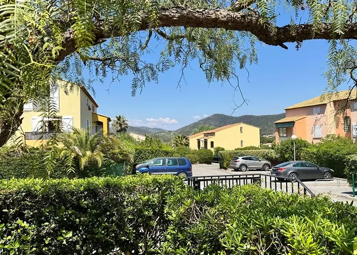 Cosy Avec Grande Terrasse Proche Et Lägenhet Sainte-Maxime