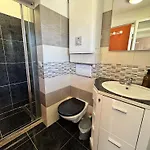 아파트 Cosy Avec Grande Terrasse Proche Et *