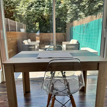 Cosy Renove Avec Grande Terrasse Proche Et