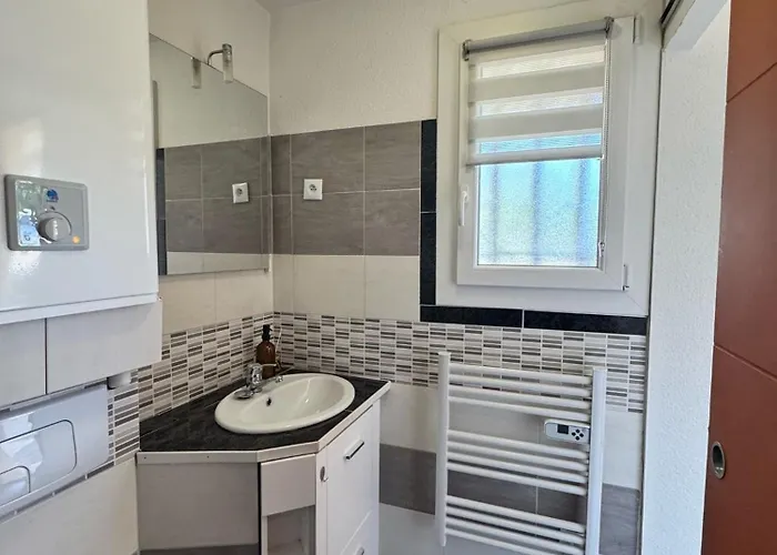 Cosy Renove Avec Grande Terrasse Proche Et Апартаменти *