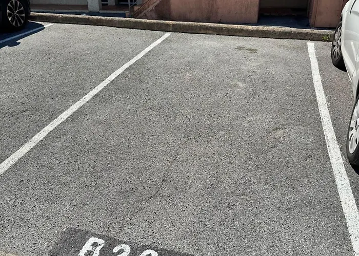 Cosy Avec Grande Terrasse Proche Et